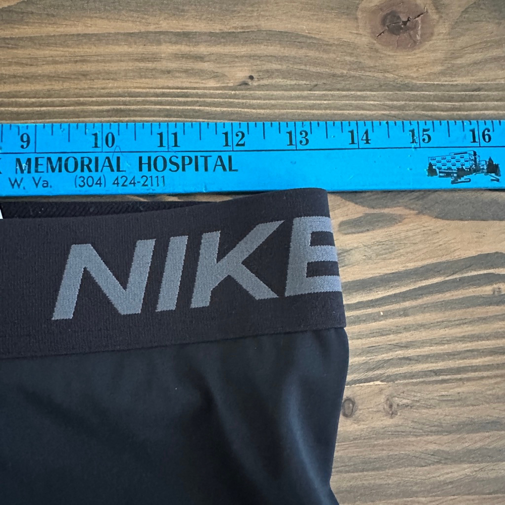 Nike Pro Women's Black Athletic Shorts M Stretch Workout Running Gym Performance - Picture 5 of 5